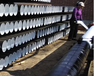 環(huán)氧煤瀝青防腐鋼管防腐涂刷過(guò)程